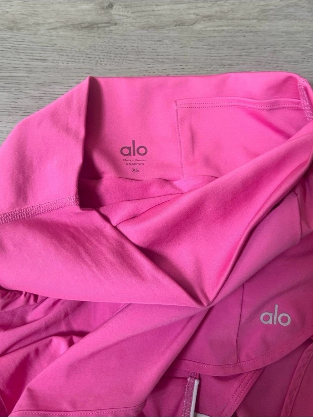 ALO Yoga Gold Medal Paradise Pink Athletic Mini Shorts XS - Picture 6 of 7